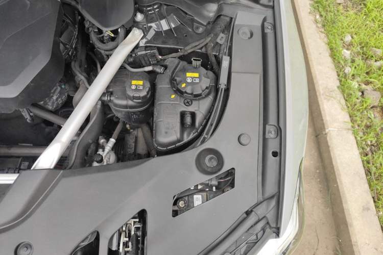 Used BMW 5 Series 2022 530Li Leading Model M Sport Package Engine Bay Left