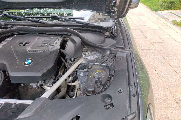 Used BMW 5 Series 2022 525i M Sport Package Engine Bay Left
