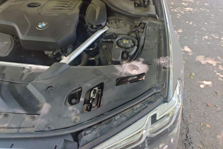 Used BMW 5 Series 2022 525i M Sport Package Engine Bay Left
