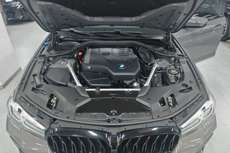 Used BMW 5 Series 2022 Restyled 525i M Sport Package Engine Bay