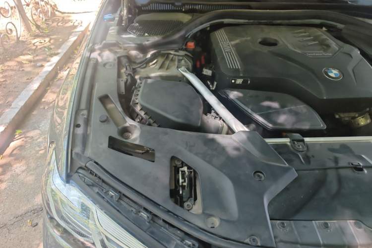 Used BMW 5 Series 2022 525i M Sport Package Engine Bay Right