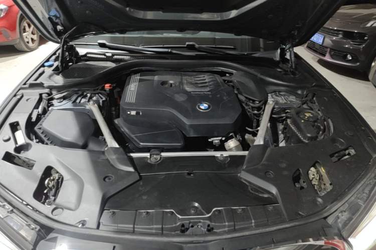 Used BMW 5 Series 2022 Restyled 525i M Sport Package Engine Bay