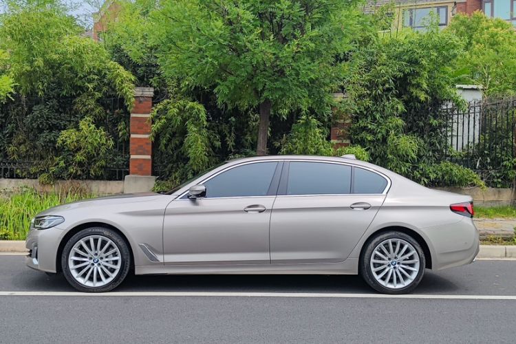 Used BMW 5 Series 2022 Updated 530Li Luxury Edition Premium Package Exterior 3