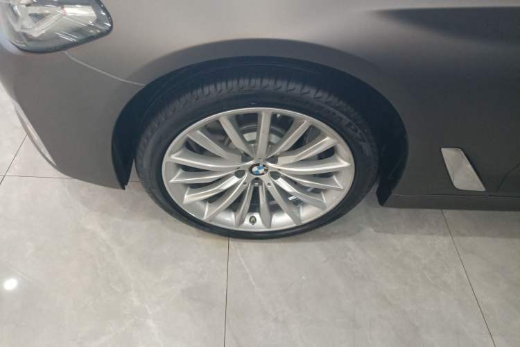 Used BMW 5 Series 2022 530Li Luxury Edition Premium Package Exterior 4