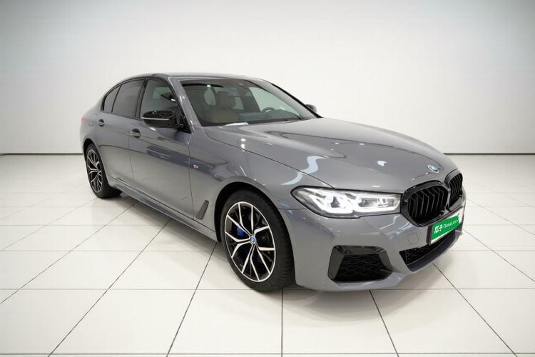Used BMW 5 Series 2022 Restyled 540i Luxury Edition M Sport Package Front Right 45 Deg