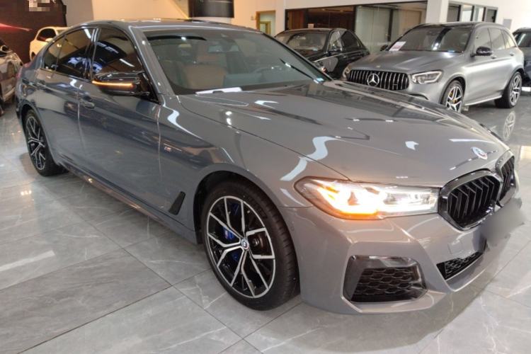 Used BMW 5 Series 2022 Restyled 540i Luxury Edition M Sport Package Front Right 45 Deg