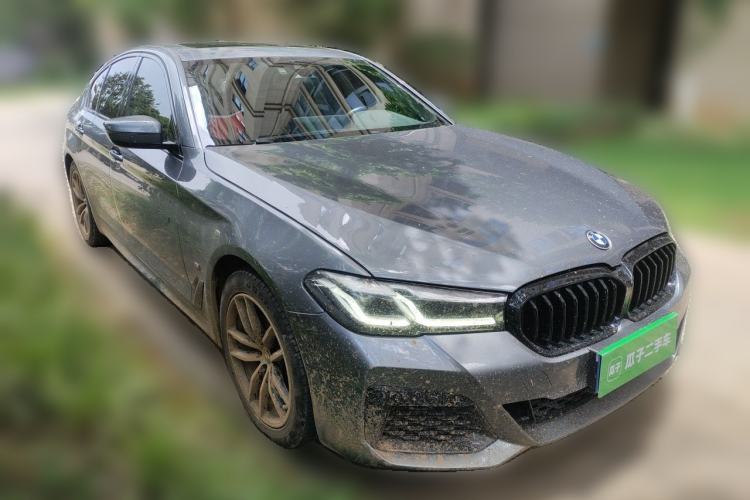 Used BMW 5 Series 2022 525i M Sport Package Front Right 45 Deg