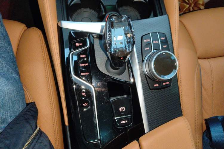 Used BMW 5 Series 2022 Restyled 540i Luxury Edition M Sport Package Gear Lever