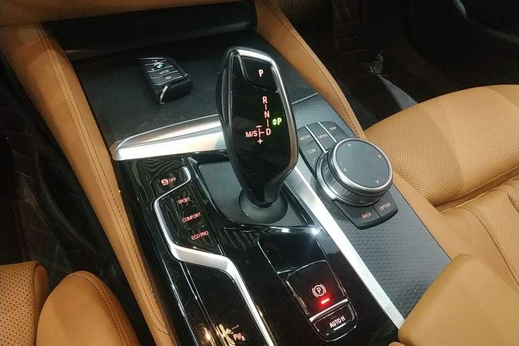 Used BMW 5 Series 2022 Second Facelift 525i M Sport Package Gear Lever