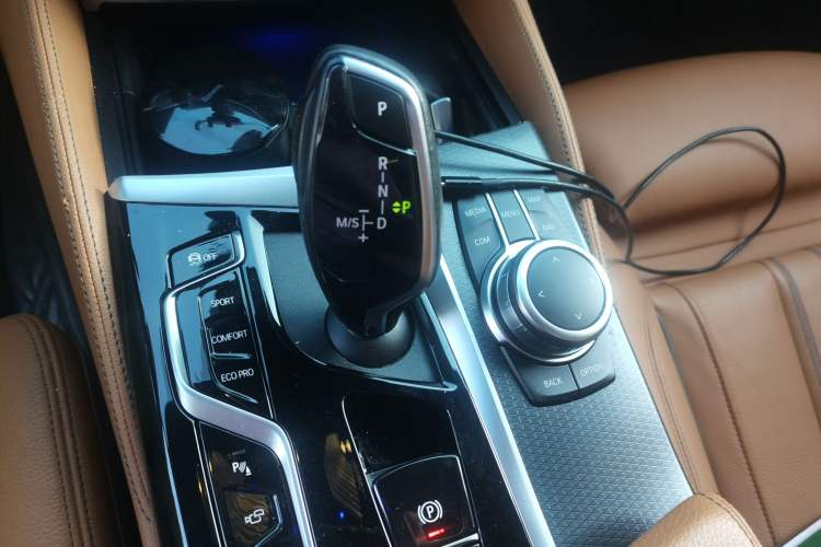 Used BMW 5 Series 2022 Restyled 530i Sport Line with M Sport Package Gear Lever