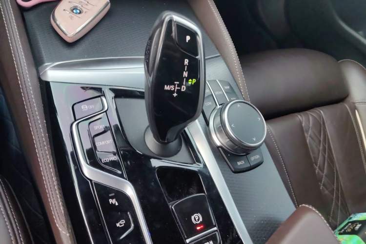 Used BMW 5 Series 2022 Restyled 540i Luxury Edition M Sport Package Gear Lever
