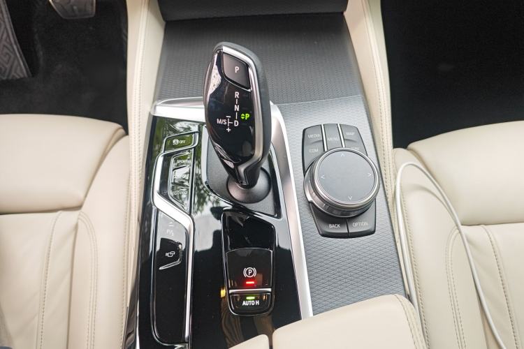 Used BMW 5 Series 2022 Second Facelift 540i Sport Line M Sport Package Gear Lever