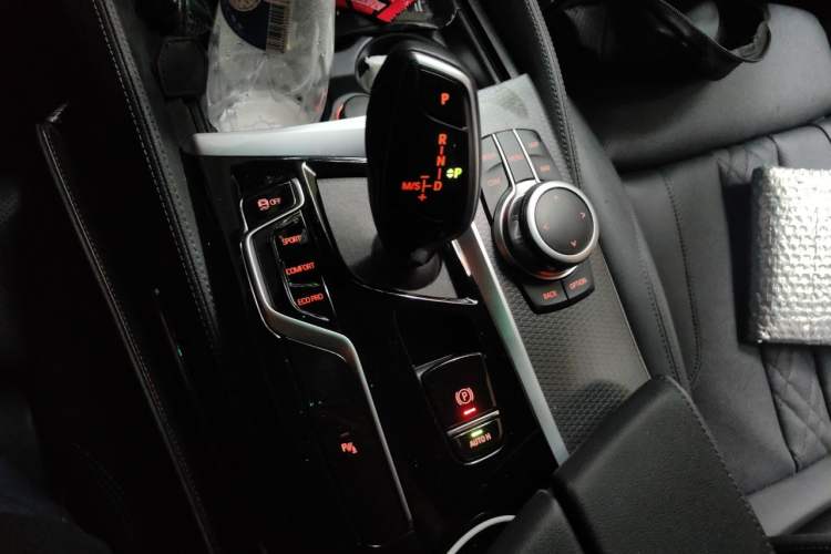 Used BMW 5 Series 2022 Updated 530i M Sport Package Gear Lever