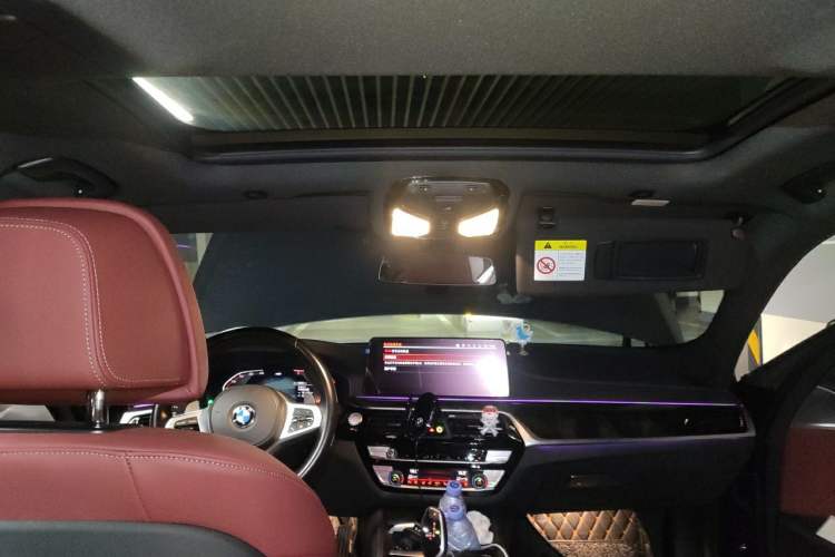 Used BMW 5 Series 2022 Second Facelift 530Li Luxury Version M Sport Package Headliner