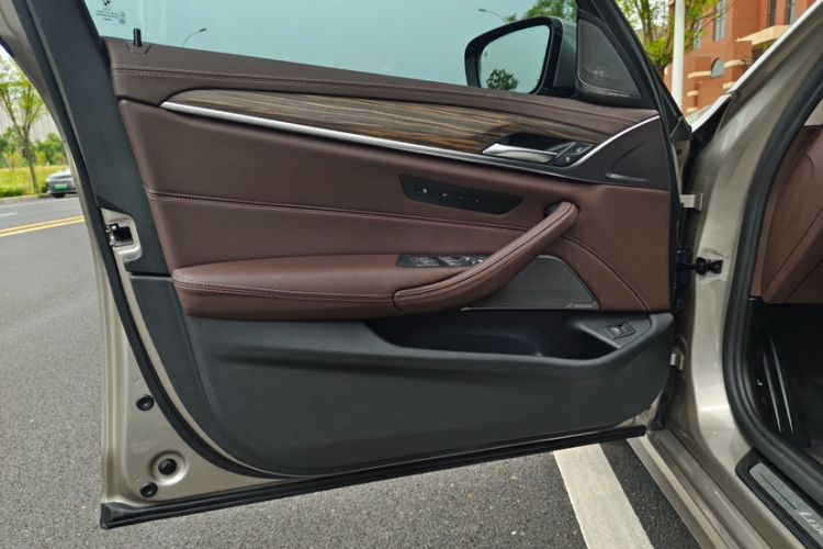 Used BMW 5 Series 2022 Updated 530Li Luxury Edition Premium Package Interior 11