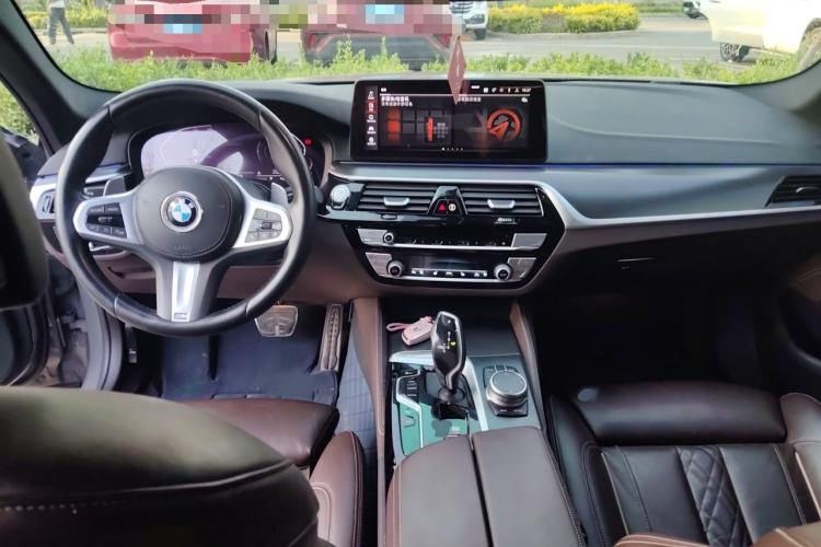 Used BMW 5 Series 2022 Restyled 540i Luxury Edition M Sport Package Interior 2