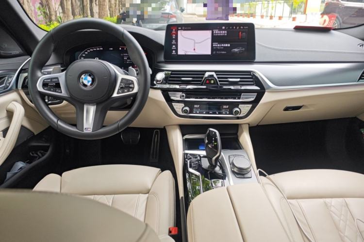Used BMW 5 Series 2022 Second Facelift 540i Sport Line M Sport Package Interior 2