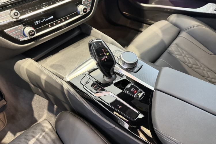 Used BMW 5 Series 2022 Restyled 525i M Sport Package Interior 2