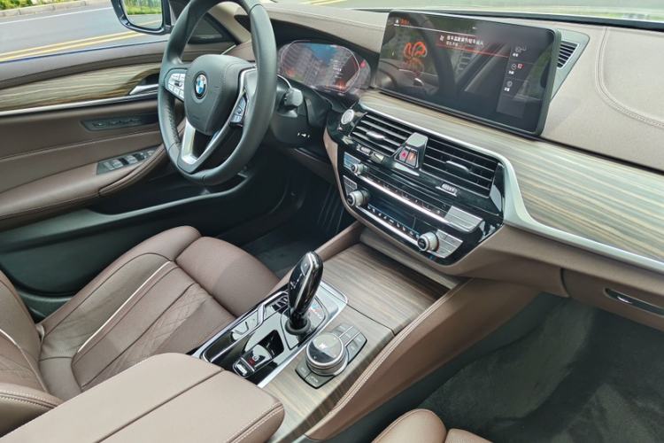 Used BMW 5 Series 2022 Updated 530Li Luxury Edition Premium Package Interior 8