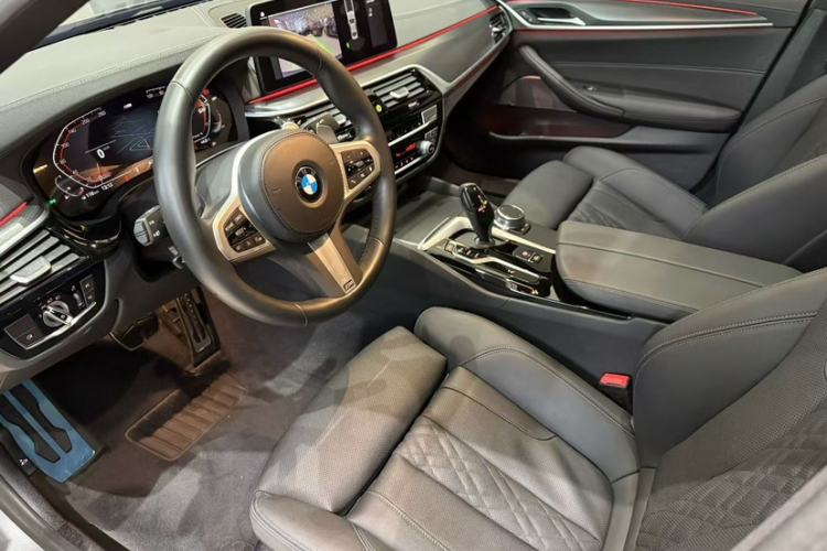 Used BMW 5 Series 2022 Second Facelift 530i M Sport Package Interior 8