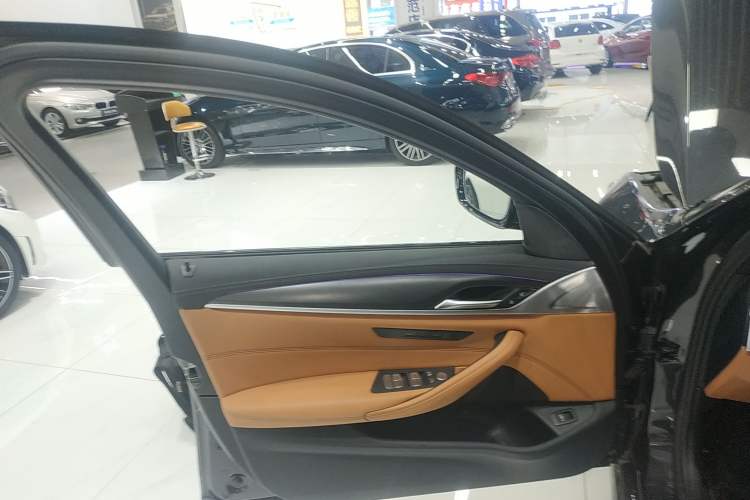 Used BMW 5 Series 2022 Second Facelift 525i M Sport Package Left Front Door Interior
