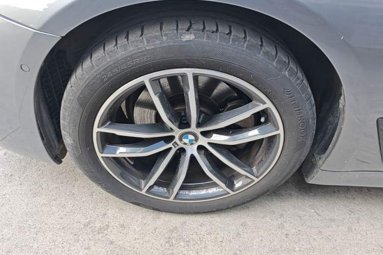 Used BMW 5 Series 2022 Restyled 525i M Sport Package Left Front Wheel Hub