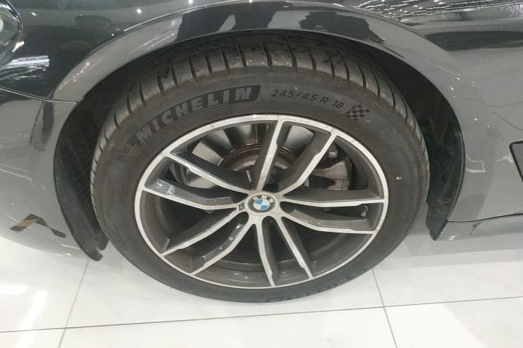 Used BMW 5 Series 2022 Second Facelift 525i M Sport Package Left Front Wheel Hub