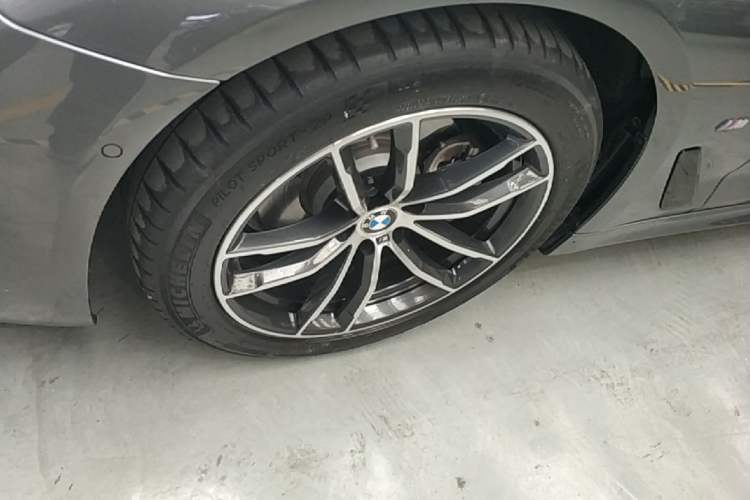 Used BMW 5 Series 2022 Second Facelift 525i M Sport Package Left Front Wheel Hub