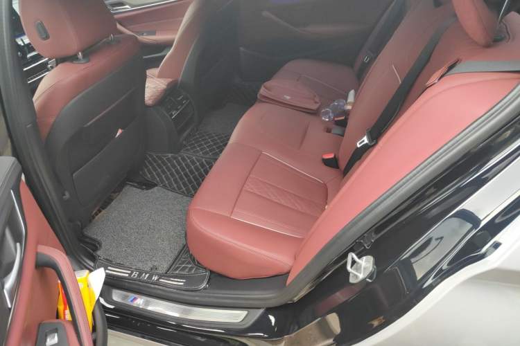 Used BMW 5 Series 2022 530Li Leading Model M Sport Package Left Rear Seat