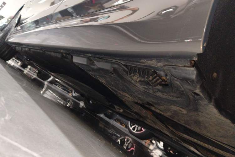 Used BMW 5 Series 2022 Restyled 540i Luxury Edition M Sport Package Left Side Sill
