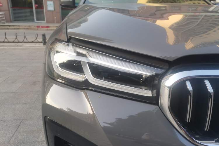 Used BMW 5 Series 2022 Restyled 530i Sport Line with M Sport Package Right Front Headlight