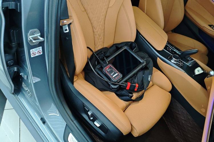 Used BMW 5 Series 2022 Second Facelift 525i M Sport Package Right Front Seat