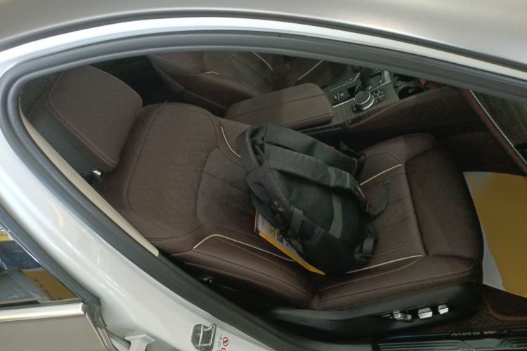 Used BMW 5 Series 2022 530Li Luxury Edition Premium Package Right Front Seat