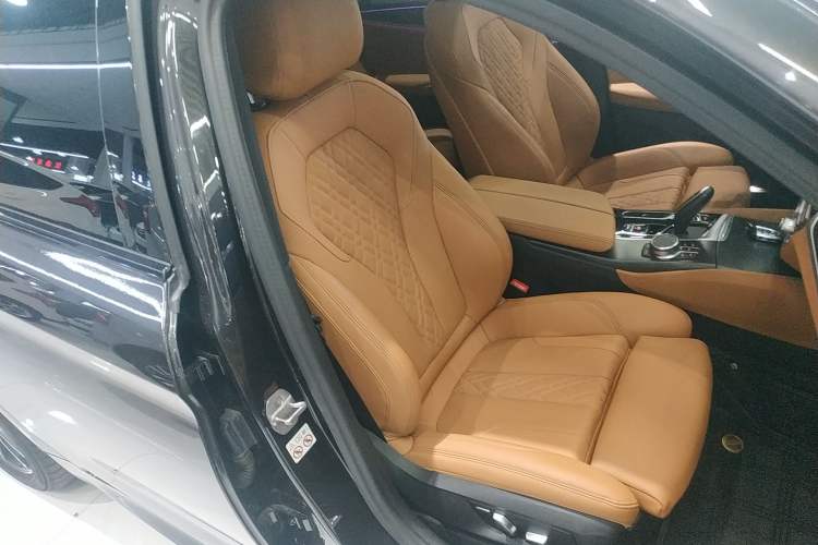 Used BMW 5 Series 2022 Second Facelift 525i M Sport Package Right Front Seat