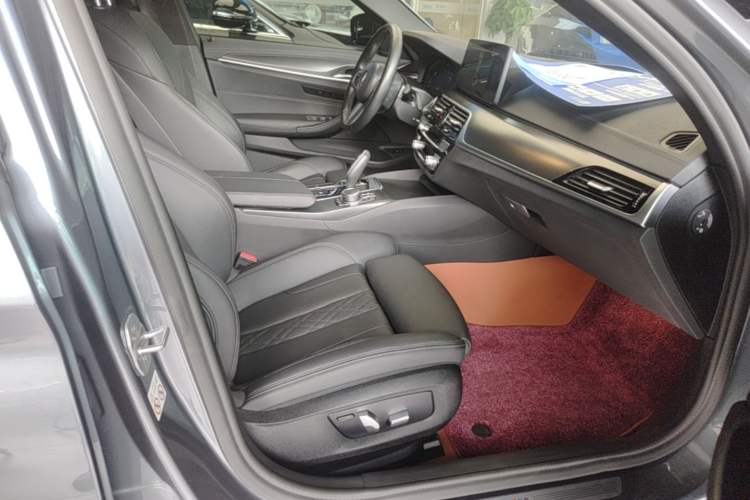 Used BMW 5 Series 2022 Restyled 525i M Sport Package Right Front Seat