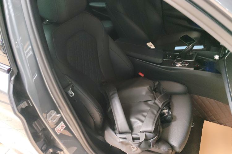 Used BMW 5 Series 2022 Restyled 525i M Sport Package Right Front Seat