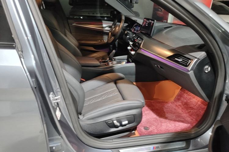 Used BMW 5 Series 2022 Restyled 525i M Sport Package Right Front Seat