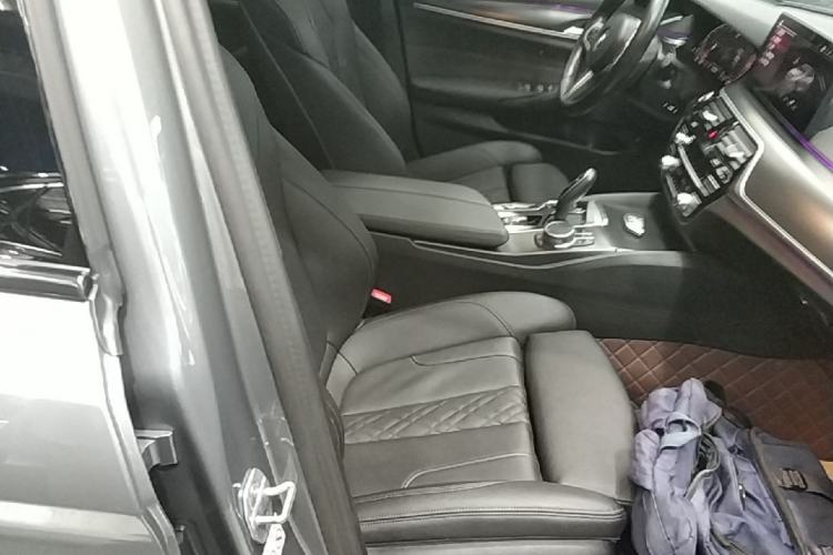 Used BMW 5 Series 2022 Second Facelift 525i M Sport Package Right Front Seat