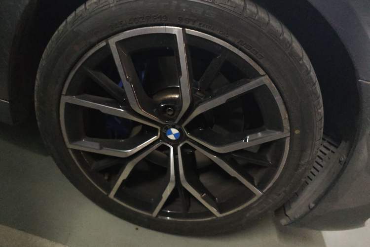 Used BMW 5 Series 2022 530i M Sport Package Right Front Wheel Hub