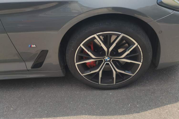 Used BMW 5 Series 2022 540i Sport Line M Sport Package Right Front Wheel Hub