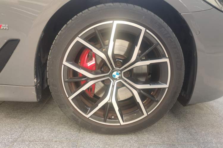 Used BMW 5 Series 2022 Restyled 530i Sport Line with M Sport Package Right Front Wheel Hub