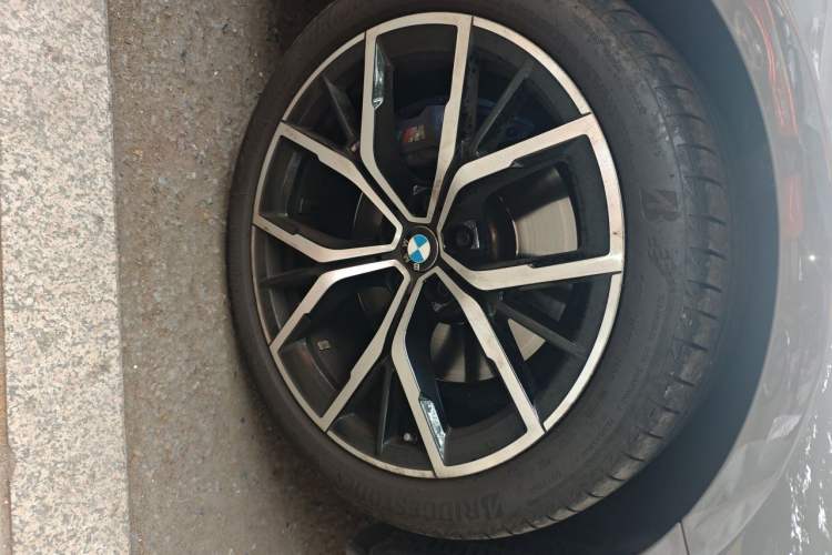 Used BMW 5 Series 2022 530i M Sport Package Right Front Wheel Hub