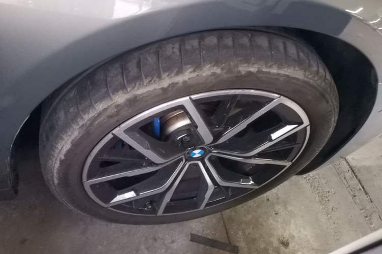 Used BMW 5 Series 2022 Updated 530i M Sport Package Right Front Wheel Hub