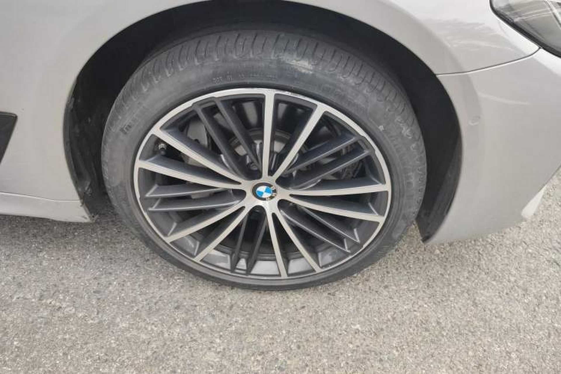 Used BMW 5 Series 2022 530Li Leading Model M Sport Package Right Front Wheel Hub