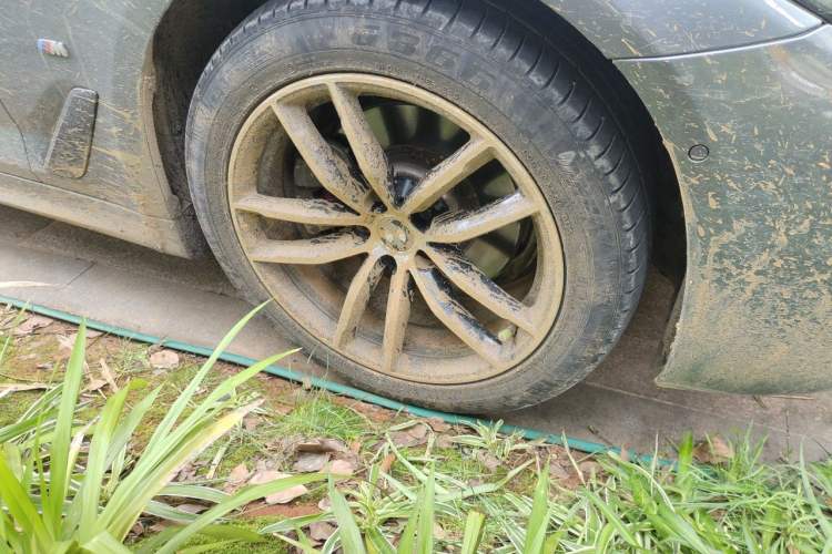 Used BMW 5 Series 2022 525i M Sport Package Right Front Wheel Hub