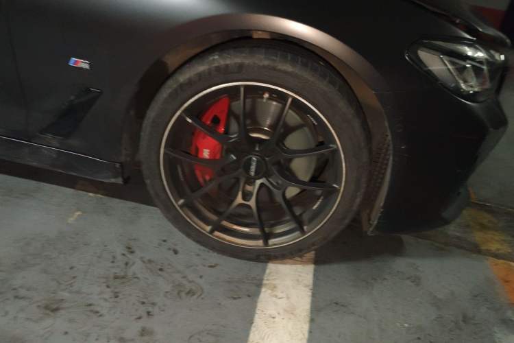 Used BMW 5 Series 2022 540i Sport Line M Sport Package Right Front Wheel Hub