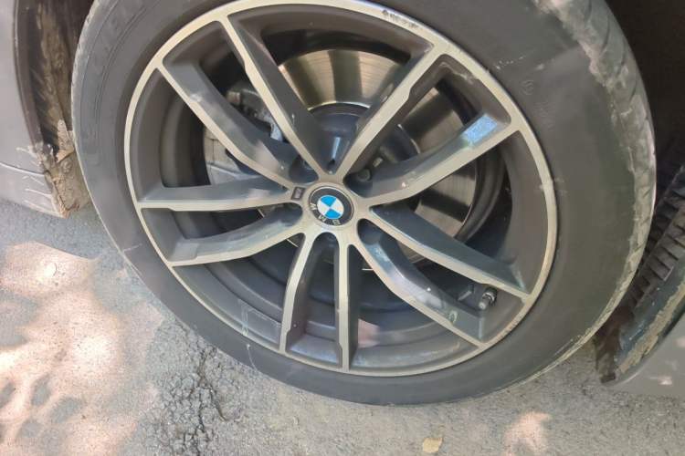Used BMW 5 Series 2022 525i M Sport Package Right Front Wheel Hub