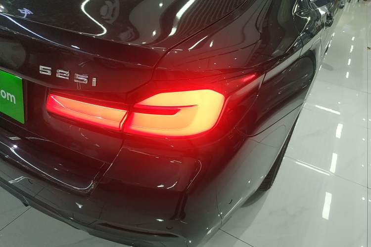 Used BMW 5 Series 2022 Second Facelift 525i M Sport Package Right Rear Taillight