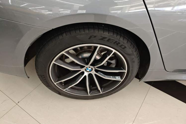 Used BMW 5 Series 2022 Second Facelift 525i M Sport Package Right Rear Wheel Hub