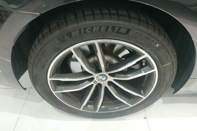 Used BMW 5 Series 2022 Second Facelift 525i M Sport Package Right Rear Wheel Hub